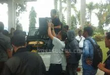 Diduga Terjadi Korupsi, Kantor Dinas Pertanian Konsel Didemo Diduga Terjadi Korupsi, Kantor Dinas Pertanian Konsel Didemo