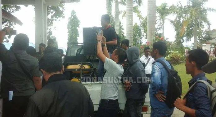 Diduga Terjadi Korupsi, Kantor Dinas Pertanian Konsel Didemo