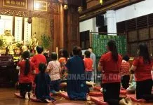 Warga Tionghoa Kendari Gelar Ibadah Imlek, Ini Maknanya Warga Tionghoa Kendari Gelar Ibadah Imlek, Ini Maknanya