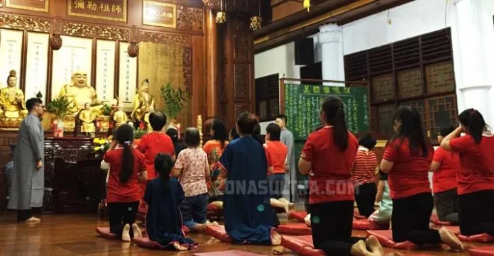 imlek Warga Tionghoa Kendari Gelar Ibadah Imlek, Ini Maknanya