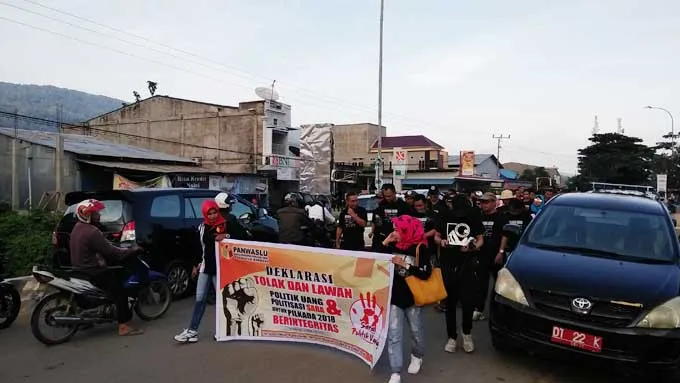 Panwaslu Bombana Gelar Jalan Santai Tolak Politik Uang dan SARA
