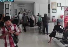 Tanya Kepastian Berangkat, Puluhan Calon Jemaah Umroh Datangi Kantor Abu Tours Tanya Kepastian Berangkat, Puluhan Calon Jemaah Umroh Datangi Kantor Abu Tours