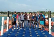 Dermaga Apung di Wanci Jadi Lokasi Baru Swafoto Warga Dermaga Apung di Wanci Jadi Lokasi Baru Swafoto Warga