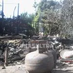 Puluhan Petak Kamar Asrama Cantik di Depan Kampus UHO Ludes Terbakar Puluhan Petak Kamar Asrama Cantik di Depan Kampus UHO Ludes Terbakar