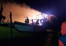 Kapal Barang di Wakatobi Terbakar Kapal Barang di Wakatobi Terbakar