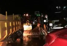 Warga Morosi Hadang Truk Pemuat Batu, Jalan Poros Macet Warga Morosi Hadang Truk Pemuat Batu, Jalan Poros Macet