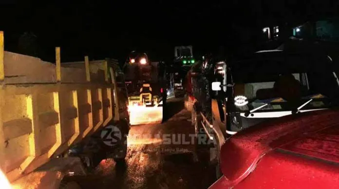macet_konut Warga Morosi Hadang Truk Pemuat Batu, Jalan Poros Macet
