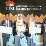 Siswa MAN IC Kendari Raih Juara II LKTI Nasional Siswa MAN IC Kendari Raih Juara II LKTI Nasional