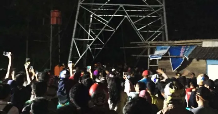 mirwan_tower SAR Kendari Berhasil Evakuasi Mirwan Dari Atas Tower