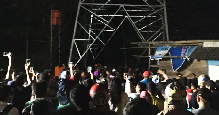 SAR Kendari Berhasil Evakuasi Mirwan Dari Atas Tower