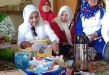 PKK Konsel Santuni Bayi yang Dibuang Orangtuanya di Pesantren Darul Ihsan PKK Konsel Santuni Bayi yang Dibuang Orangtuanya di Pesantren Darul Ihsan