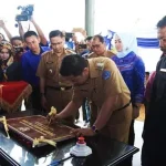 ADP Resmikan Pasar Rakyat Wayong, Pedagang Gratis Retribusi Setahun ADP Resmikan Pasar Rakyat Wayong, Pedagang Gratis Retribusi Setahun