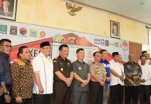 Pj Gubernur Hingga 3 Paslon Gubernur Ikut Sepakati “Rumah Baruga Sultra” di Polda Pj Gubernur Hingga 3 Paslon Gubernur Ikut Sepakati "Rumah Baruga Sultra" di Polda