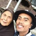 selfie_istri_mbah_maridjan