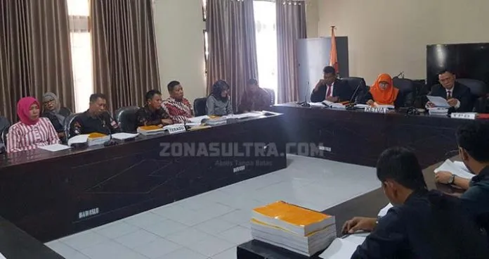 Sidang DKPP, Ketua KPU Konsel Mengaku Loloskan Parman Berdasarkan Sipol