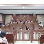 Sidang Nur Alam, Tiga Saksi Diperiksa Terkait Pembelian Rumah Seharga Rp1,75 Miliar Sidang Nur Alam, Tiga Saksi Diperiksa Terkait Pembelian Rumah Seharga Rp1,75 Miliar