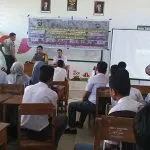 Antisipasi Peredaran Narkoba, Polres Bombana Gencar Sosialisasi ke Siswa SMA Antisipasi Peredaran Narkoba, Polres Bombana Gencar Sosialisasi ke Siswa SMA