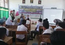 Antisipasi Peredaran Narkoba, Polres Bombana Gencar Sosialisasi ke Siswa SMA Antisipasi Peredaran Narkoba, Polres Bombana Gencar Sosialisasi ke Siswa SMA