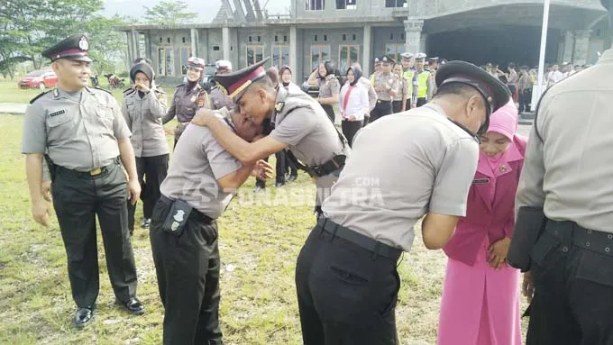 upacara_serah terimah jabatan_1 Tiga Pejabat Polres Kolut Berganti