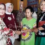 IWAPI Sultra Berikan Donasi ke Bayi Kembar Siam IWAPI Sultra Berikan Donasi ke Bayi Kembar Siam