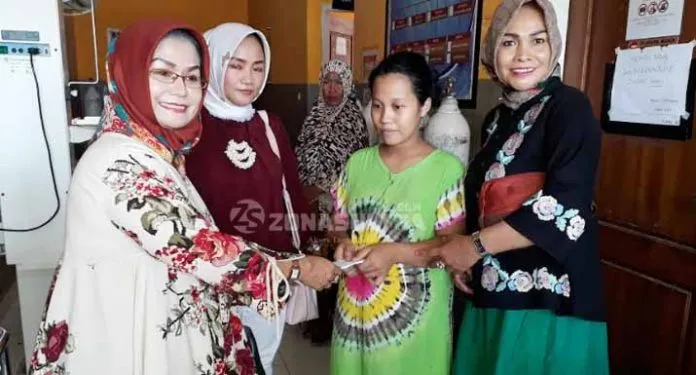 IWAPI_beri_bantuan_kembar_siam_kendari IWAPI Sultra Berikan Donasi ke Bayi Kembar Siam