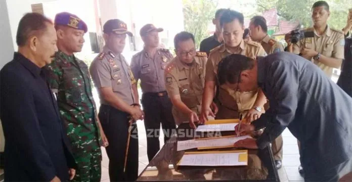 PENYERAHAN_MOBIL Pemkot Kendari Serahkan Kendaraan Operasional untuk Tiga Muspida