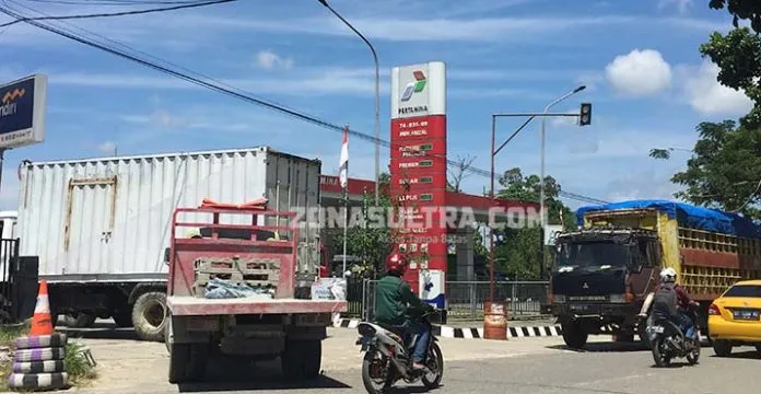 Pertamina Perketat Penyaluran Solar di Kendari, Antiran Truck Penuhi SPBU