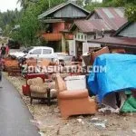 Banjir Susulan di Kolut, Tiga Rumah Terbawa Arus, Satu Warga Hilang Belum Ditemukan Banjir Susulan di Kolut, Tiga Rumah Terbawa Arus, Satu Warga Hilang Belum Ditemukan