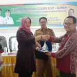 Kemenkop UKM Hibahkan Gedung PLUT-KUMKM Kepada Pemkab Wakatobi Kemenkop UKM Hibahkan Gedung PLUT-KUMKM Kepada Pemkab Wakatobi