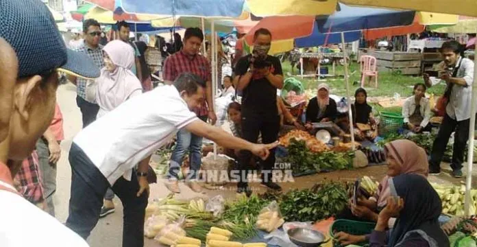 Blusukan ke Pasar Wawotobi, Hugua Sebut Asrun Baik-baik Saja
