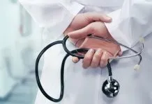 Dua Hari Terbaring di Puskesmas Bonegunu, Pasien Ini Tak Dilayani Dokter ilustrasi_dokter