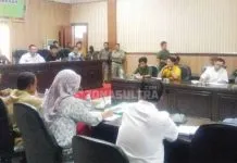 Tuntut Pembatalan Mutasi, Puluhan Karyawan PT DJL Mengadu ke DPRD Kolaka Tuntut Pembatalan Mutasi, Puluhan Karyawan PT DJL Mengadu ke DPRD Kolaka