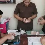 Kusdiana Kembalikan Uang Dugaan Hasil Korupsi Senilai Rp 50 juta Kusdiana Kembalikan Uang Dugaan Hasil Korupsi Senilai Rp 50 juta