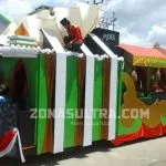 Ribuan Kafilah Semarakkan Pawai Taaruf MTQ XXVII Ribuan Kafilah Semarakkan Pawai Taaruf MTQ XXVII