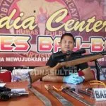 Empat Pemuda Pembawa Sajam Diciduk Polisi Empat Pemuda Pembawa Sajam Diciduk Polisi