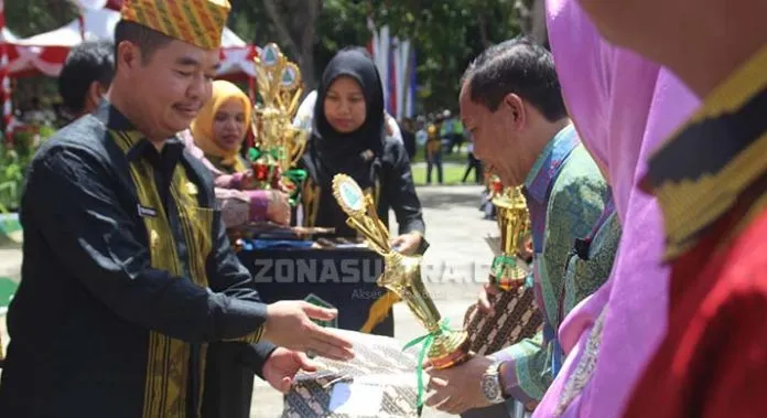 penghargaan_konawe 12 Sekolah di Konawe Raih Penghargaan Sekolah Sehat Tingkat Kabupaten