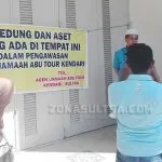 Tak Kunjung Diberangkatkan, Jamaah Umrah Segel Kantor Abu Tour di Kendari Tak Kunjung Diberangkatkan, Jamaah Umrah Segel Kantor Abu Tour di Kendari
