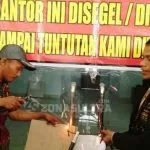 Kontraktor Tak Bayar Upah Buruhnya, Kantor BKD Konawe Disegel Kontraktor Tak Bayar Upah Buruhnya, Kantor BKD Konawe Disegel