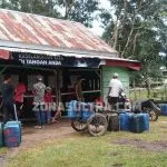 Raup Instruksikan Dua SKPD Periksa Legalitas Penyaluran Solar di SPBN Muara Tinobu SPBN - Stasiun Pengisihan Bahan Bakar Nelayan (SPBN) Desa Muara Tinobu, Kecamatan Lasolo yang diduga menyelewengkan BBM jenis solar ke perusahaan tambang yang di porsikan untuk nelayan.(Jefri/ZONASULTRA.COM)