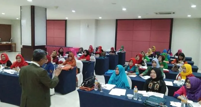 PKK Bombana Kejar Ilmu Hingga ke Lombok