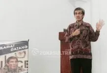 Hadar Nafis Gumay: Mahasiswa Harus Peka Persoalan Politik Anggota tim seleksi calon komisioner Komisi Pemilihan Umum (KPU) Provinsi Sulawesi Tenggara (Sultra) Hadar Nafis Gumay