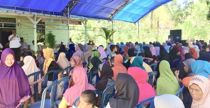 Kunjungi Petani Konsel, Ali Mazi Janji Beri Pupuk Gratis 5 Tahun