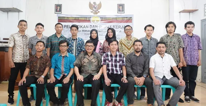 Amirul Tamim Lantik Keluarga Mahasiswa Baubau Yogyakarta