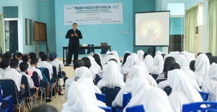 Hadapi UN, PT Antam Tbk Fasilitasi Pelatihan Motivasi di SMPS Antam Pomalaa