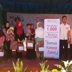 BMH Salurkan Perlengkapan Shalat Kepada Pemilah Barang Bekas di Puuwatu BMH Salurkan Perlengkapan Shalat Kepada Pemilah Barang Bekas di Puuwatu