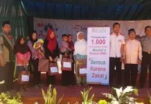 BMH Salurkan Perlengkapan Shalat Kepada Pemilah Barang Bekas di Puuwatu BMH Salurkan Perlengkapan Shalat Kepada Pemilah Barang Bekas di Puuwatu