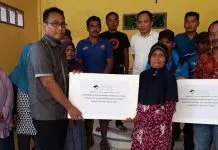 Gandeng LPS, Haerul Saleh Beri Bantuan ke Beberapa Desa di Kolut Gandeng LPS, Haerul Saleh Beri Bantuan ke Beberapa Desa di Kolut