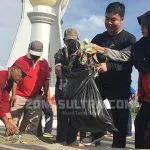 Pj Gubernur Bersih-bersih Kawasan Tugu Eks MTQ Kendari Pj Gubernur Bersih-bersih Kawasan Tugu Eks MTQ Kendari