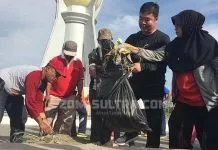 Pj Gubernur Bersih-bersih Kawasan Tugu Eks MTQ Kendari Pj Gubernur Bersih-bersih Kawasan Tugu Eks MTQ Kendari