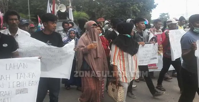Tolak Tambang PT GMS, Puluhan Ibu-ibu Asal Laonti Berunjuk Rasa di Polda